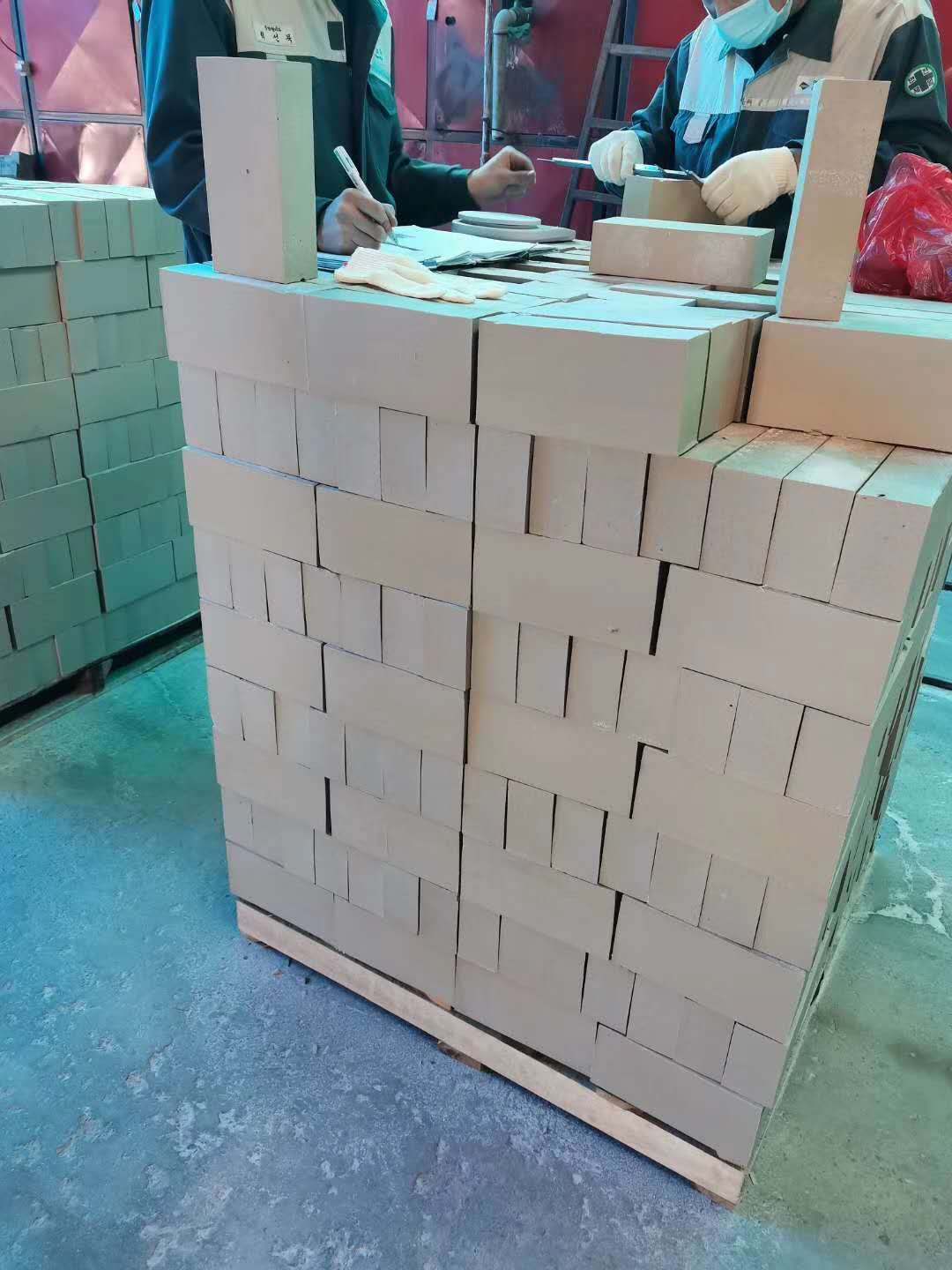 65厚耐酸磚今年處于一直是缺貨狀態，而且價格高，那么為什么會出現這種情況